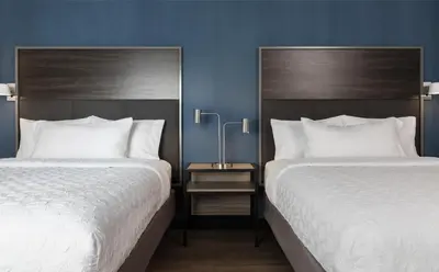 two beds sitting next to each other in a bedroom at Tru By Hilton Montréal centre-ville in Montréal