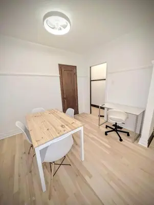 a room with a table and chairs and a desk at Appartement cosy au mois proche du Stade Olympique in Montréal
