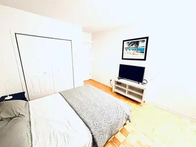 a bedroom with a bed and a flat screen tv at Homa 1 in Montréal