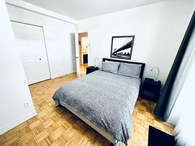 a bedroom with a bed and a mirror on the wall at Homa 1 in Montréal