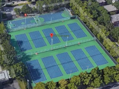 an overhead view of a tennis court with a red spot on it at Sunny & Peaceful 1BR, Walk to UdM, HEC & Hospital in Montréal