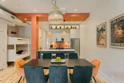 a dining room with a table and chairs at Le Galeria, MTLVR in Montréal