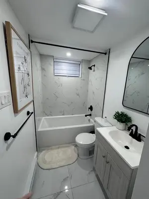 a bathroom with a tub and a toilet and a sink at Casa Samson in Laval