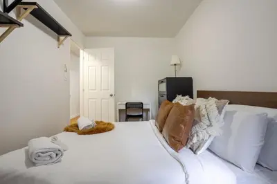 a bedroom with a large white bed with towels on it at Spectacular 2B unit in Montreal in Montréal