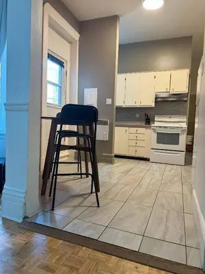 a stool sitting in the middle of a kitchen at Magnifique 3 chambres Centre ville 1217 in Montréal
