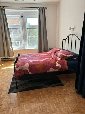 a bedroom with a bed in a room with a window at Magnifique 3 chambres Centre ville 1217 in Montréal