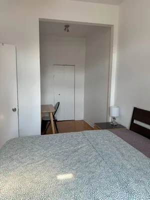 a bedroom with a bed and a table and a chair at Magnifique 3 chambres Centre ville 1217 in Montréal