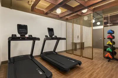 a room with two treadmills and a treadmill at Hotel Railwayparc Montreal, Tapestry Collection By Hilton in Montréal