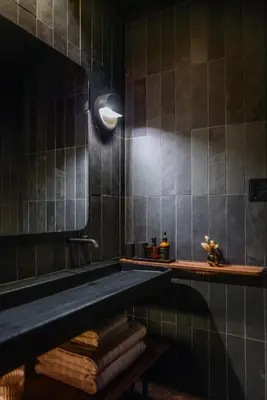 a bathroom with a sink and a mirror at Maison Grinder in Montréal