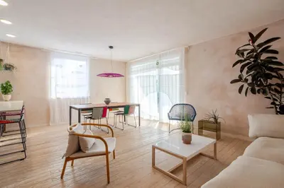 a living room with a couch and a table and chairs at Bel appartement confortable - Emplacement idéal in Montréal