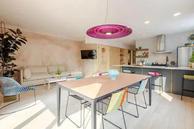 a kitchen and living room with a table and chairs at Bel appartement confortable - Emplacement idéal in Montréal