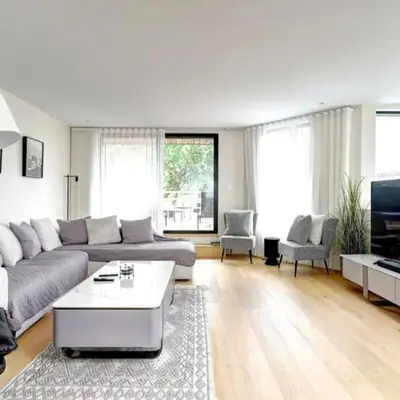 Historic Charm Overlooking Parc Lafontaine