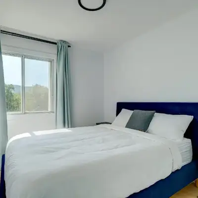 room with shared bathrooms 883 Shefford
