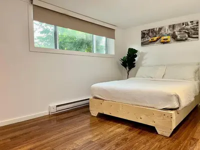 a bedroom with a bed and a window at Escapade Marie-Isabelle in Montréal