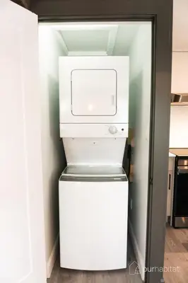 a refrigerator in a kitchen with a microwave at Studio 21 charme et confort au coeur de Magog in Magog-Orford