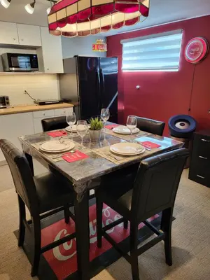a table with glasses of wine on it in a kitchen at Chez Carole - Établissement d'hébergement de résidence principale sur la Rive-Sud de Montréal in Mercier