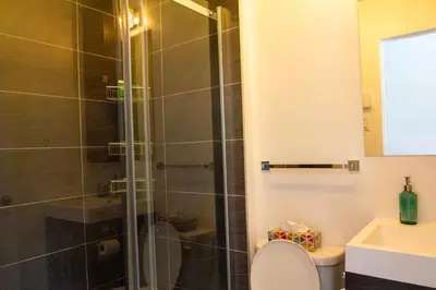 a bathroom with a shower and a toilet and a sink at Appartement cozy et lumineux avec parking in Montréal