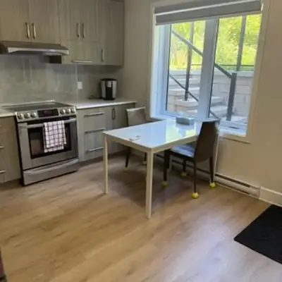 All inclusive pied à terre near airport 2nd bed extra twenty dollars cash