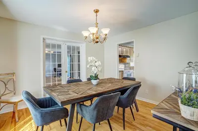 a dining room with a table and chairs at Sutton's montagne view in Sutton