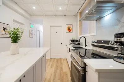 a kitchen with white counters and a stove top oven at Chambre 3 - Appartement 2 dans un appartement PARTAGÉ in Montréal