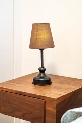 a lamp sitting on top of a wooden table at Séjour agréable à Griffintown 2 chambres in Montréal