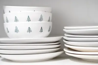 a stack of white plates and bowls on a shelf at Chic & spacieux 2 chambres à Griffintown in Montréal