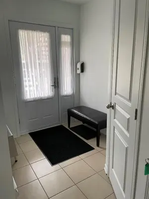 a room with a door with a bench and a window at Superbe ski-in ski-out condo in Bromont