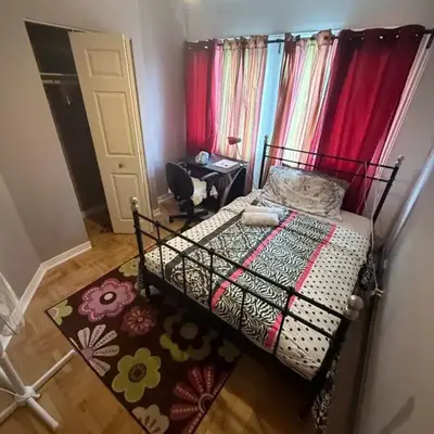 Private Room Not Entire Apt Steps DownTown 18Mins Airport