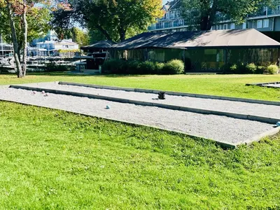 a row of benches in a grassy field at Lumineux condo au bord du lac in Magog-Orford