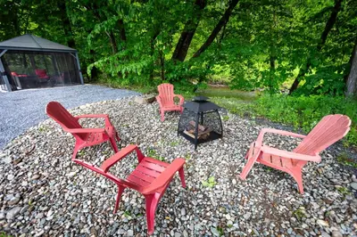 a group of four chairs and a fire pit at By the river - Le 91 in Frelighsburg