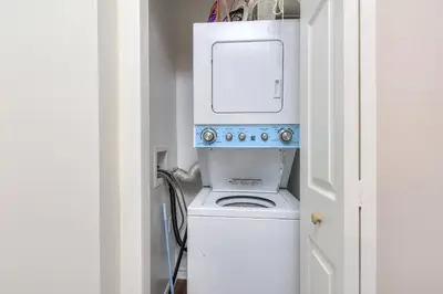 a washer and dryer in a small room at Fox Aparthotel - Palais Des Congres in Montréal