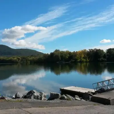 Bright 2BR Near River Private Parking