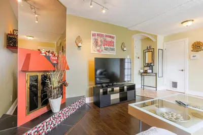 a living room with a fireplace and a tv at Cozy 2 bedroom close to downtown in Montréal