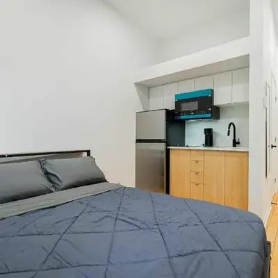Cozy Studio Near Downtown Montreal with Parking