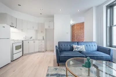 Gallery image of Cozy 1BR Apt, Steps from Top Spots, Restaurants in Montréal