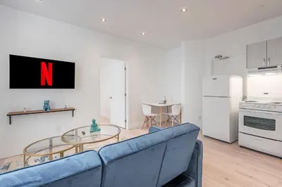 Gallery image of Cozy 1BR Apt, Steps from Top Spots, Restaurants in Montréal