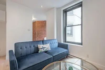 Gallery image of Cozy 1BR Apt, Steps from Top Spots, Restaurants in Montréal