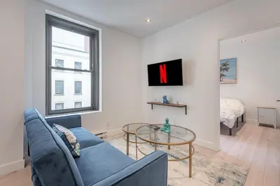 Gallery image of Cozy 1BR Apt, Steps from Top Spots, Restaurants in Montréal