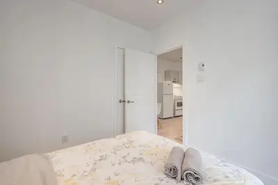 Gallery image of Cozy 1BR Apt, Steps from Top Spots, Restaurants in Montréal