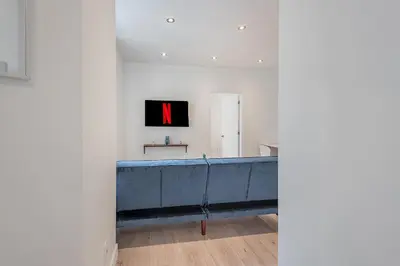 Gallery image of Cozy 1BR Apt, Steps from Top Spots, Restaurants in Montréal