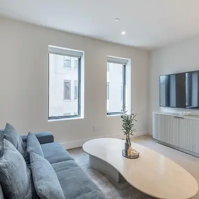 Bright & Modern 2BR - Golden Square Mile