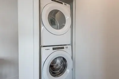 a washer and a dryer in a room at Downtown Montreal 1BR - Sleeps 4 in Montréal