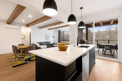 a kitchen and living room with a view of a dining room at Magnifique Condo pour 4 à Orford in Magog-Orford