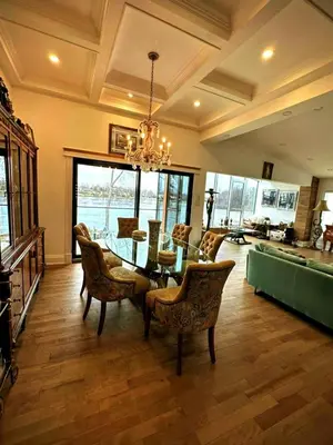 Gallery image of Aqua Luxury House on the Shore in Laval