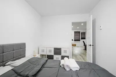 a bedroom with a large bed with two towels at Appartement 2 chambres Downtown Montréal in Montréal