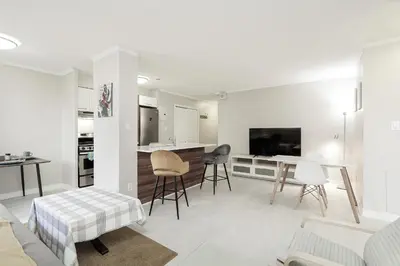 a living room with a couch and a table with chairs at Séjour idéal au cœur de Montréal in Montréal