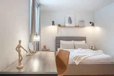 Gallery image of Vintage 3BR 2Bath - Golden Square Mile - Sleeps 8 in Montréal