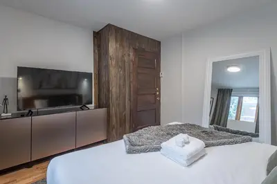 Gallery image of Vintage 3BR 2Bath - Golden Square Mile - Sleeps 8 in Montréal