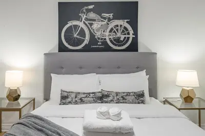 Gallery image of Vintage 3BR 2Bath - Golden Square Mile - Sleeps 8 in Montréal