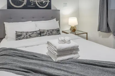 Gallery image of Vintage 3BR 2Bath - Golden Square Mile - Sleeps 8 in Montréal